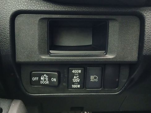 Used 2019 Toyota Tacoma TRD Sport w/ Technology Package image 12