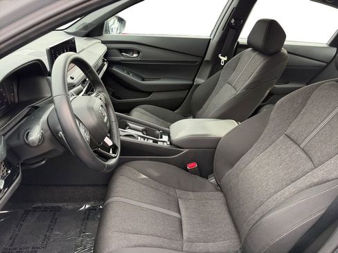 Used 2025 Honda Accord Sport image 9