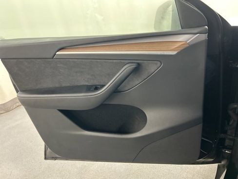 Used 2024 Tesla Model Y Long Range image 28