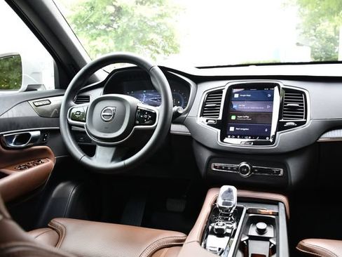 Used 2024 Volvo XC90 B6 Ultimate w/ Protection Package AWD/4WD image 21
