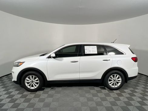 Used 2019 Kia Sorento FWD image 6