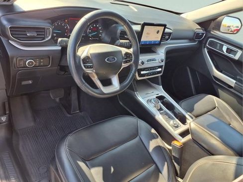 Used 2023 Ford Explorer XLT w/ Equipment Group 202A AWD/4WD image 19