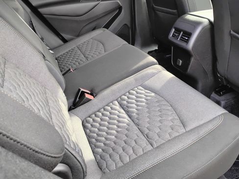 Used 2018 Chevrolet Equinox LT image 18