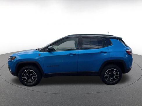 Used 2025 Jeep Compass Trailhawk AWD/4WD image 7