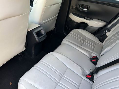 Used 2023 Honda HR-V EX-L image 12