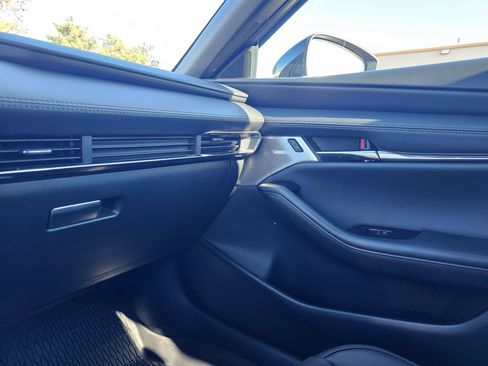 Used 2025 MAZDA MAZDA3 Hatchback w/Premium Plus Pkg image 27