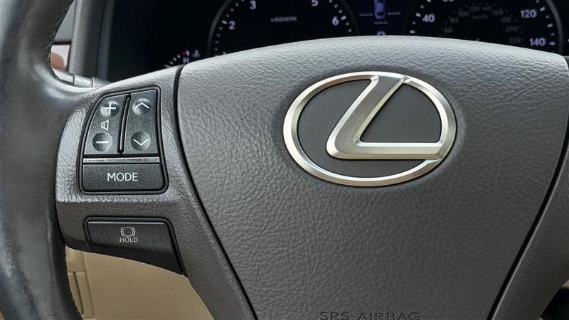 Used 2013 Lexus LS 460 AWD w/ Comfort Pkg image 32