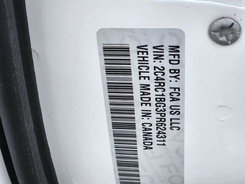 Used 2023 Chrysler Pacifica Touring-L FWD image 23