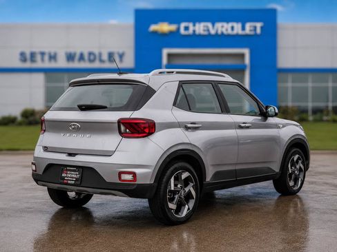 Used 2025 Hyundai Venue SEL FWD image 7