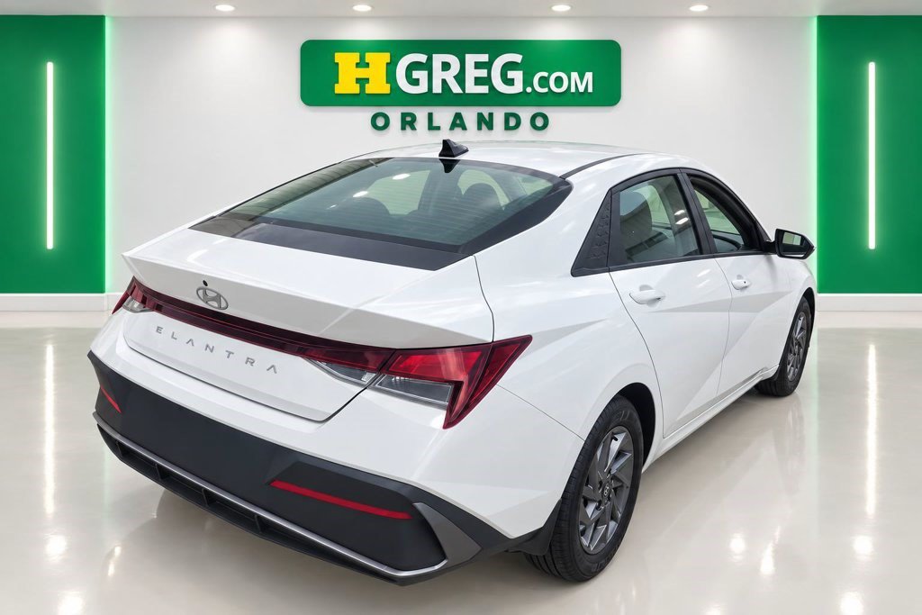 Used 2024 Hyundai Elantra SEL FWD image 6