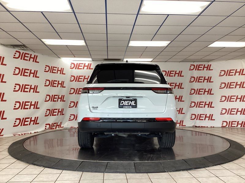 Used 2023 Jeep Grand Cherokee Altitude AWD/4WD image 6