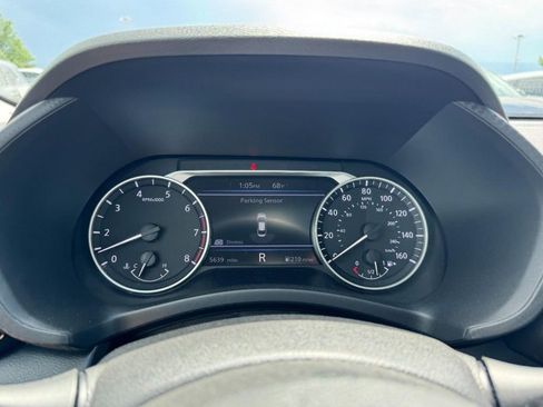 Used 2025 Nissan Sentra SR w/ SR Premium Package FWD image 23