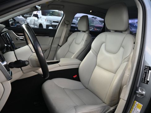 Used 2018 Volvo S90 T5 Momentum image 7