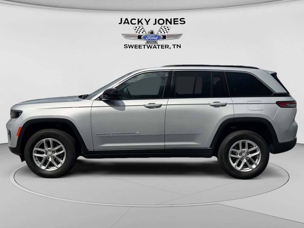 Used 2025 Jeep Grand Cherokee Laredo X w/ Luxury Tech Group I AWD/4WD image 2