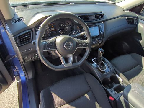 Used 2018 Nissan Rogue SV image 16