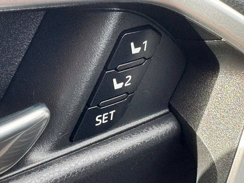 Used 2022 Toyota RAV4 XLE Premium AWD/4WD image 32