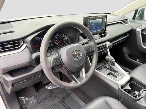 Used 2020 Toyota RAV4 XLE Premium image 25