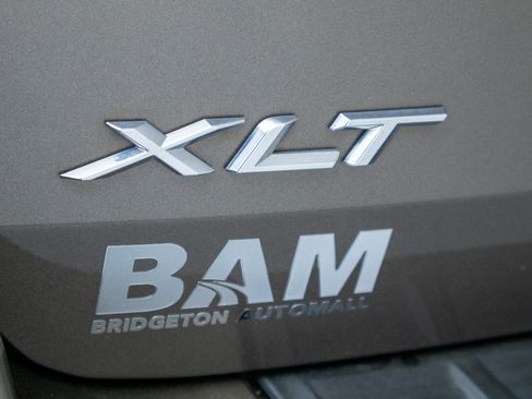 Used 2021 Ford Explorer XLT AWD/4WD image 30