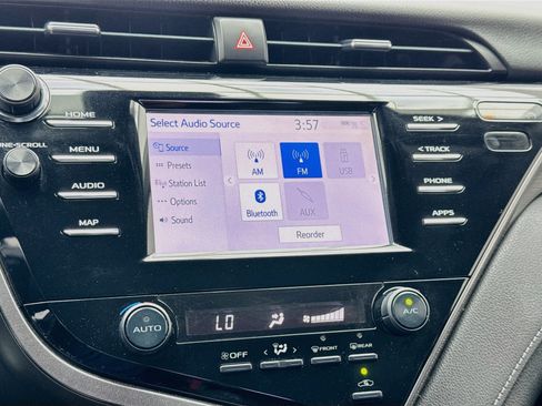 Used 2019 Toyota Camry SE w/ Carpet Mat Package FWD image 11