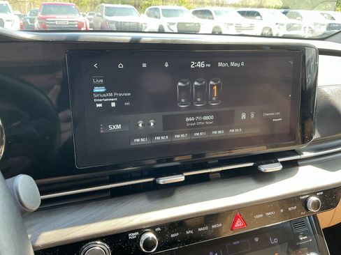 Used 2022 Kia Carnival EX FWD image 22