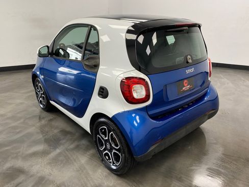 Used 2017 smart fortwo Prime RWD image 4