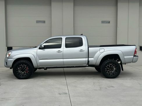 Used 2012 Toyota Tacoma 4x4 Double Cab w/ TRD Sport Pkg image 2
