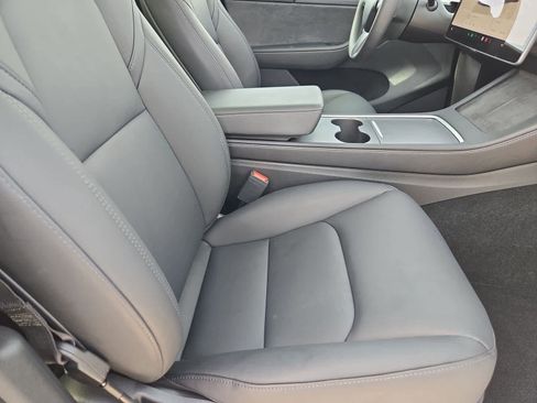 Used 2024 Tesla Model Y Long Range image 19