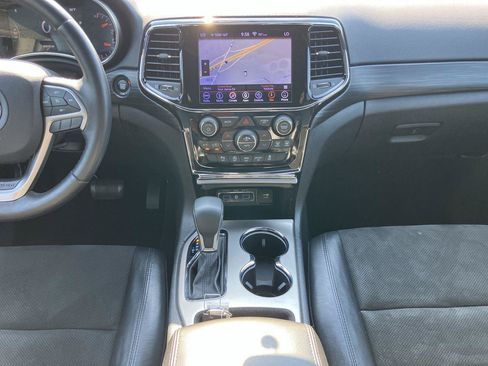 Used 2019 Jeep Grand Cherokee Altitude RWD image 16