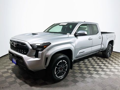 Certified 2025 Toyota Tacoma TRD Sport image 4