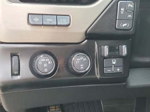 Used 2020 GMC Yukon XL Denali w/ Open Road Package AWD/4WD image 17
