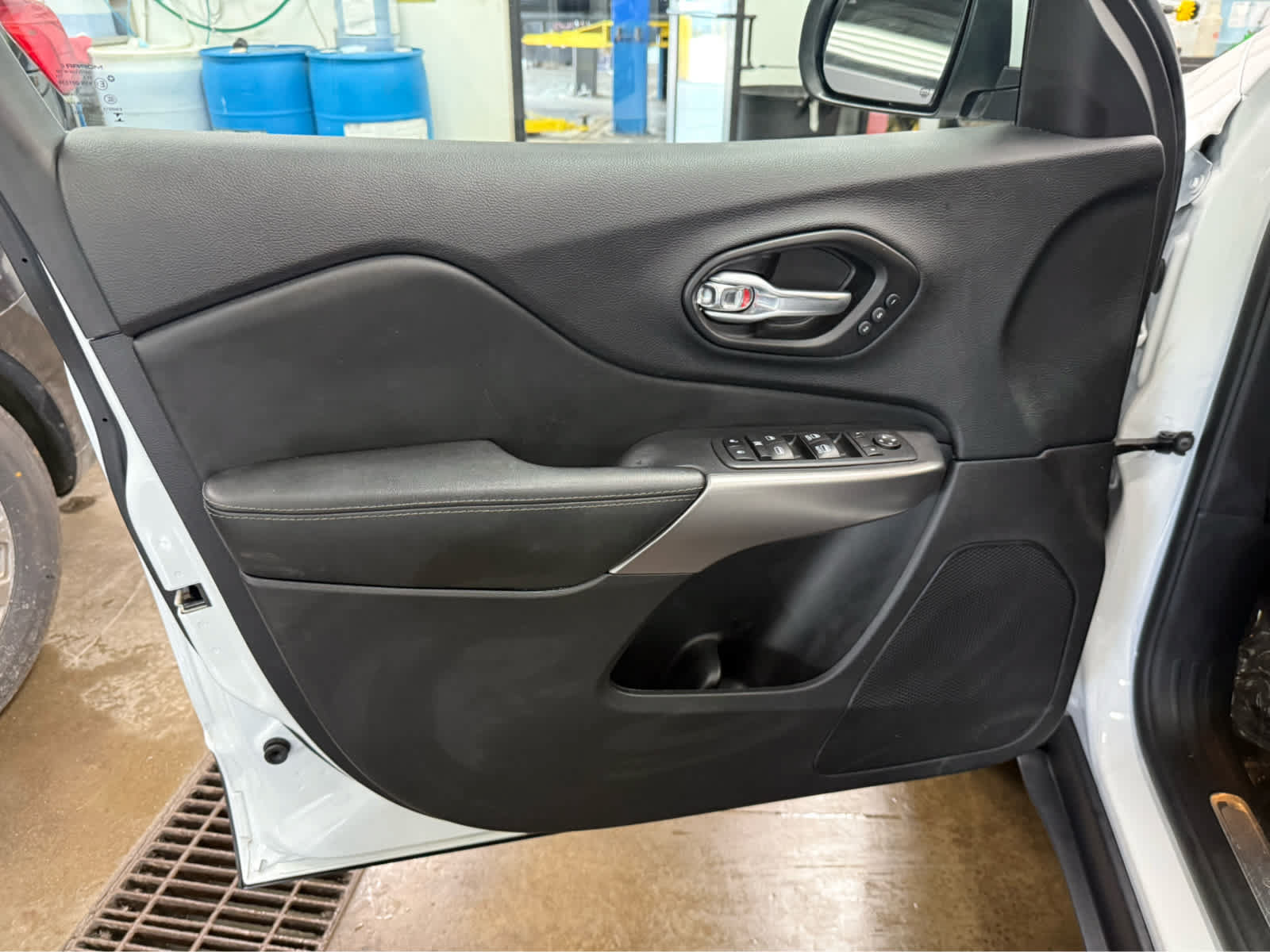 Used 2021 Jeep Cherokee Limited AWD/4WD image 20