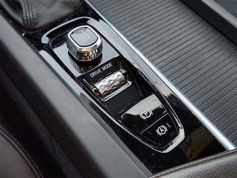 Used 2020 Volvo S60 T5 Momentum image 28