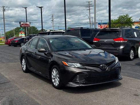 Used 2020 Toyota Camry LE FWD image 3