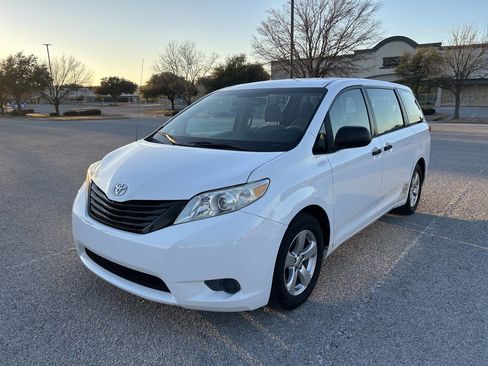 Used 2013 Toyota Sienna L image 9
