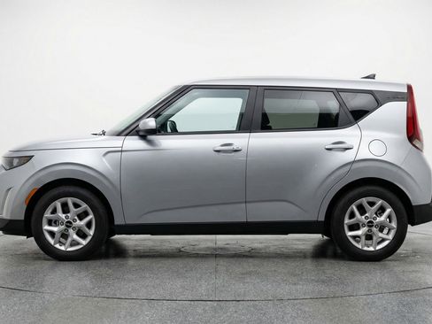 Used 2025 Kia Soul LX w/ LX Technology Package image 5