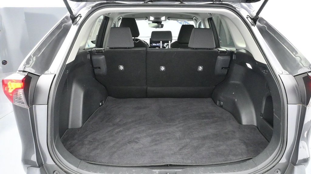 Used 2024 Toyota RAV4 XLE FWD image 15