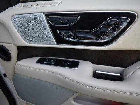 Used 2018 Lincoln Navigator Reserve w/ Technology Package AWD/4WD image 48