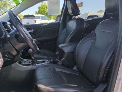 Used 2019 Jeep Cherokee Limited FWD image 20