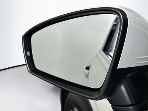 Used 2023 Volkswagen Tiguan SE AWD/4WD image 16