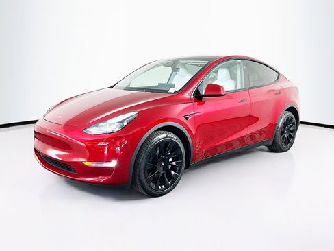 Used 2024 Tesla Model Y Long Range image 3