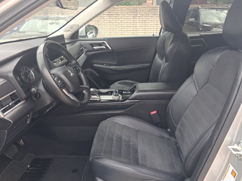 Used 2025 Mitsubishi Outlander SE AWD/4WD image 4