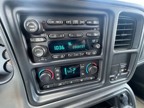 Used 2006 Chevrolet Silverado 2500 LT w/ Heavy-Duty Power Package AWD/4WD image 95