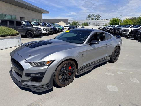 Used 2021 Ford Mustang Shelby GT500 w/ Technology Package image 3