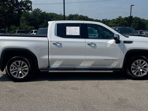 Used 2022 GMC Sierra 1500 Denali w/ Driver Alert Package II AWD/4WD image 2