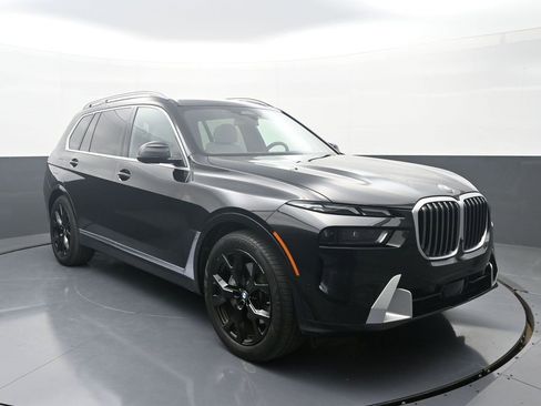 Used 2025 BMW X7 xDrive40i w/ Premium Package image 3