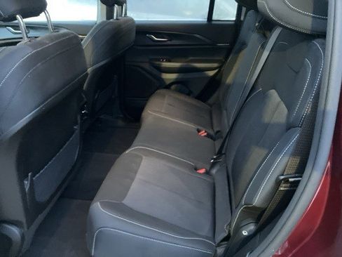 Used 2023 Jeep Grand Cherokee Laredo X image 21