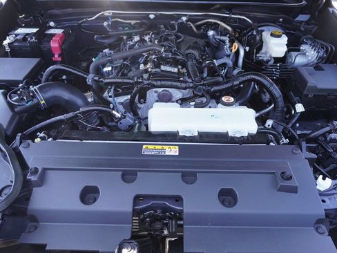 Certified 2025 Toyota Tacoma SR5 AWD/4WD image 22