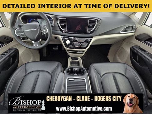 Used 2023 Chrysler Pacifica Touring-L image 6