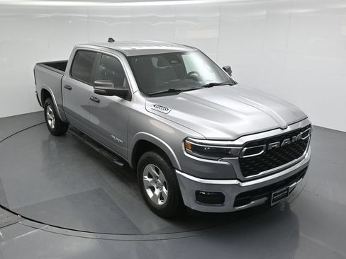 Used 2025 RAM 1500 2WD Crew Cab image 34