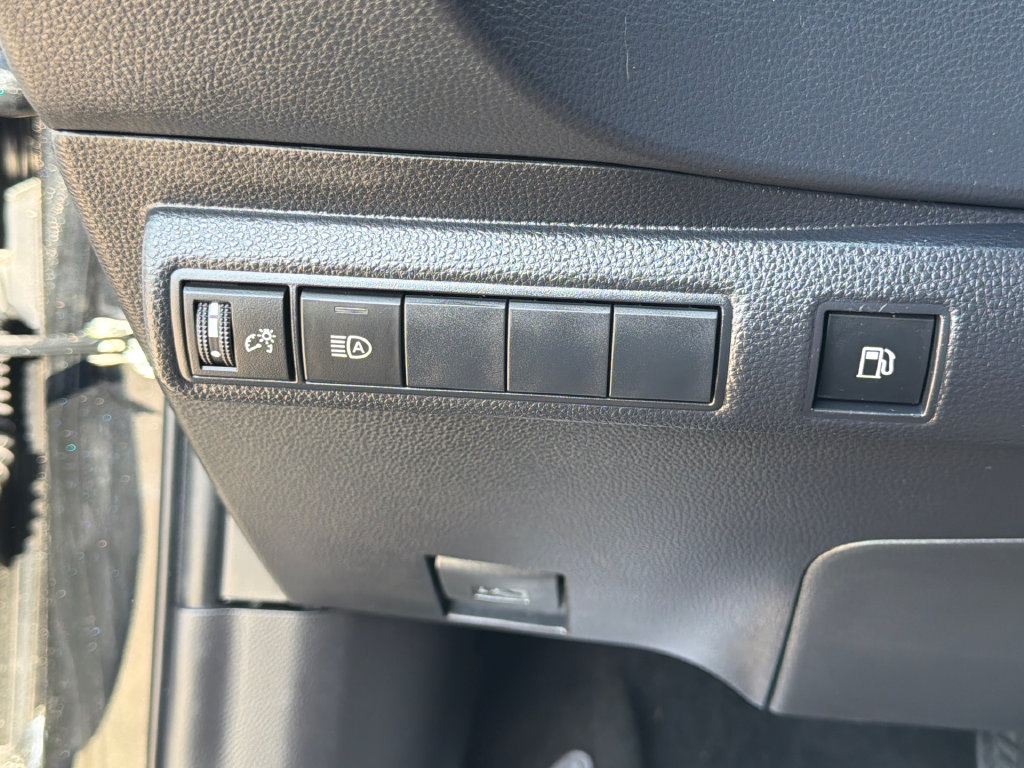 Used 2025 Toyota Corolla LE FWD image 20